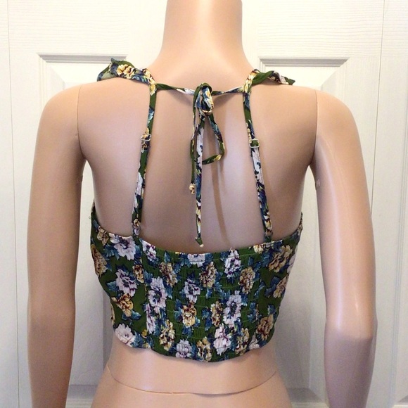Live To Be Spoiled Juniors Green Floral Ruffle Strap Smocked Crop Top Size L - Picture 3 of 4